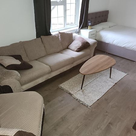 Flat With Work Station, Monitor, Smart Tv & Netflix Apartment London Ngoại thất bức ảnh
