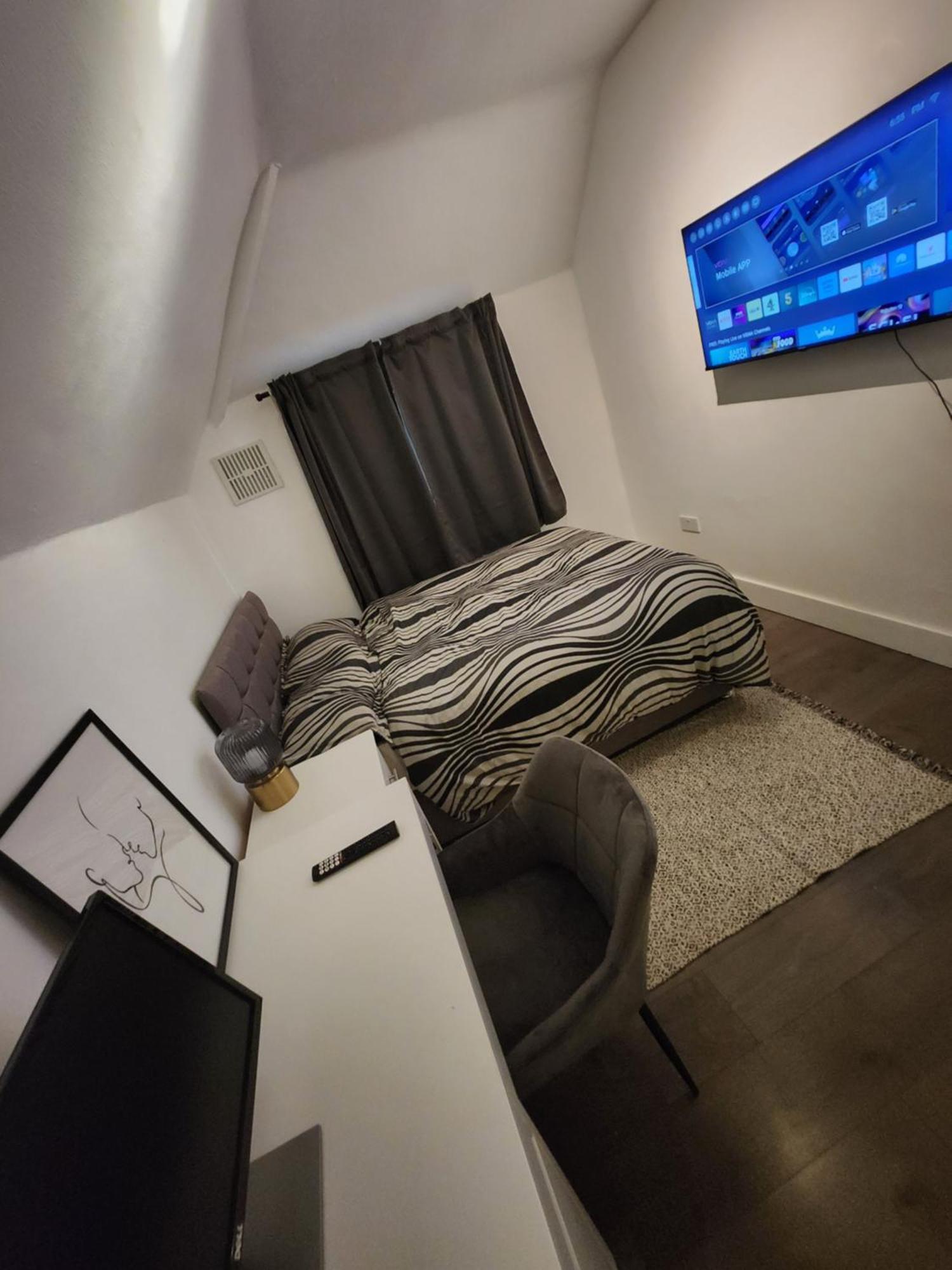 Flat With Work Station, Monitor, Smart Tv & Netflix Apartment London Ngoại thất bức ảnh
