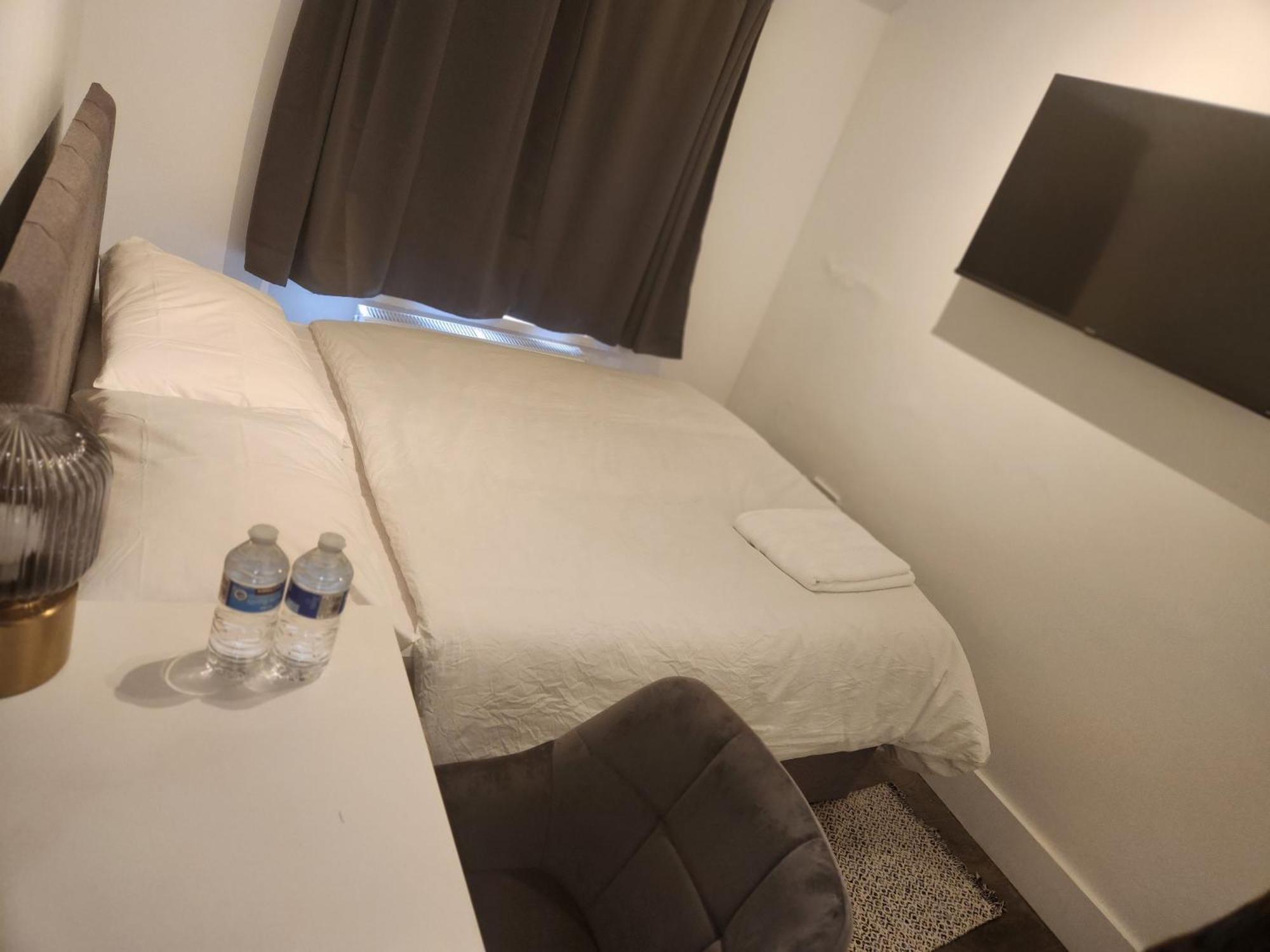 Flat With Work Station, Monitor, Smart Tv & Netflix Apartment London Ngoại thất bức ảnh