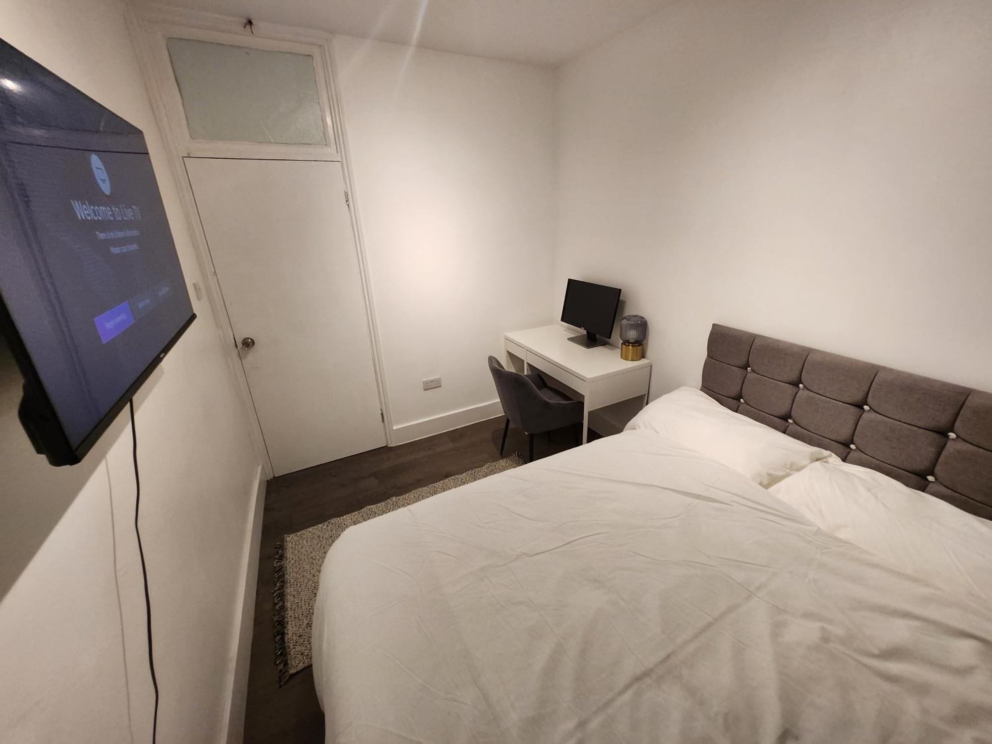 Flat With Work Station, Monitor, Smart Tv & Netflix Apartment London Ngoại thất bức ảnh