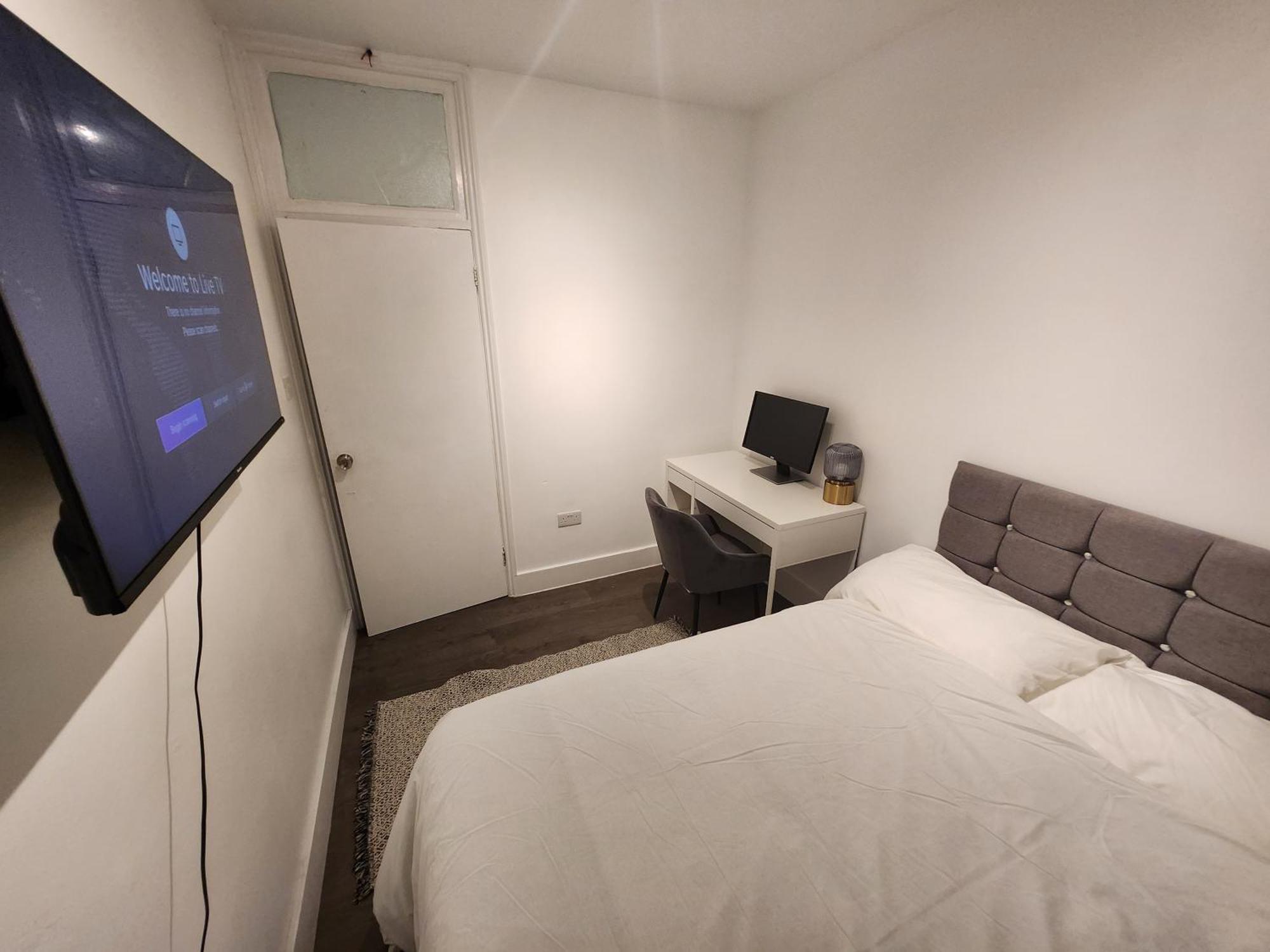 Flat With Work Station, Monitor, Smart Tv & Netflix Apartment London Ngoại thất bức ảnh