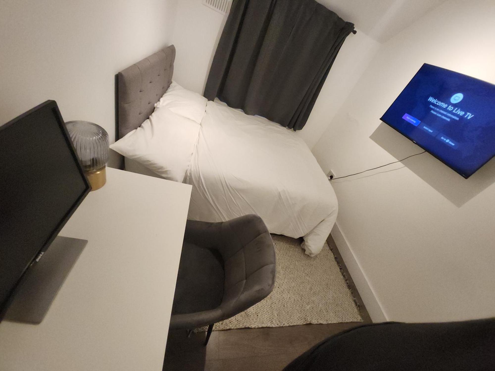 Flat With Work Station, Monitor, Smart Tv & Netflix Apartment London Ngoại thất bức ảnh