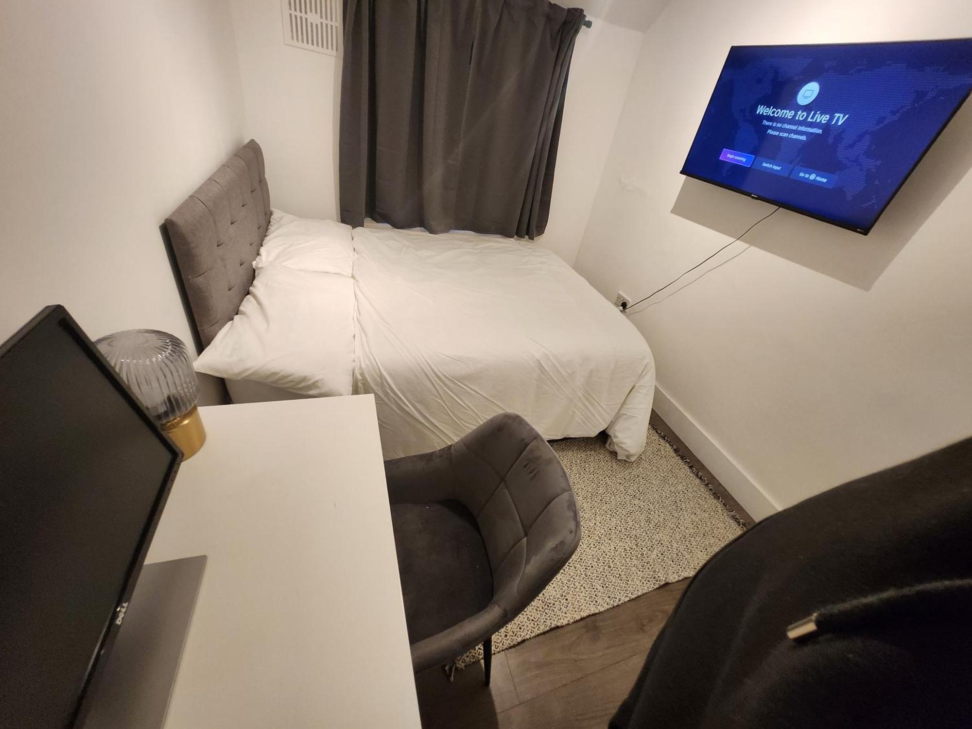 Flat With Work Station, Monitor, Smart Tv & Netflix Apartment London Ngoại thất bức ảnh