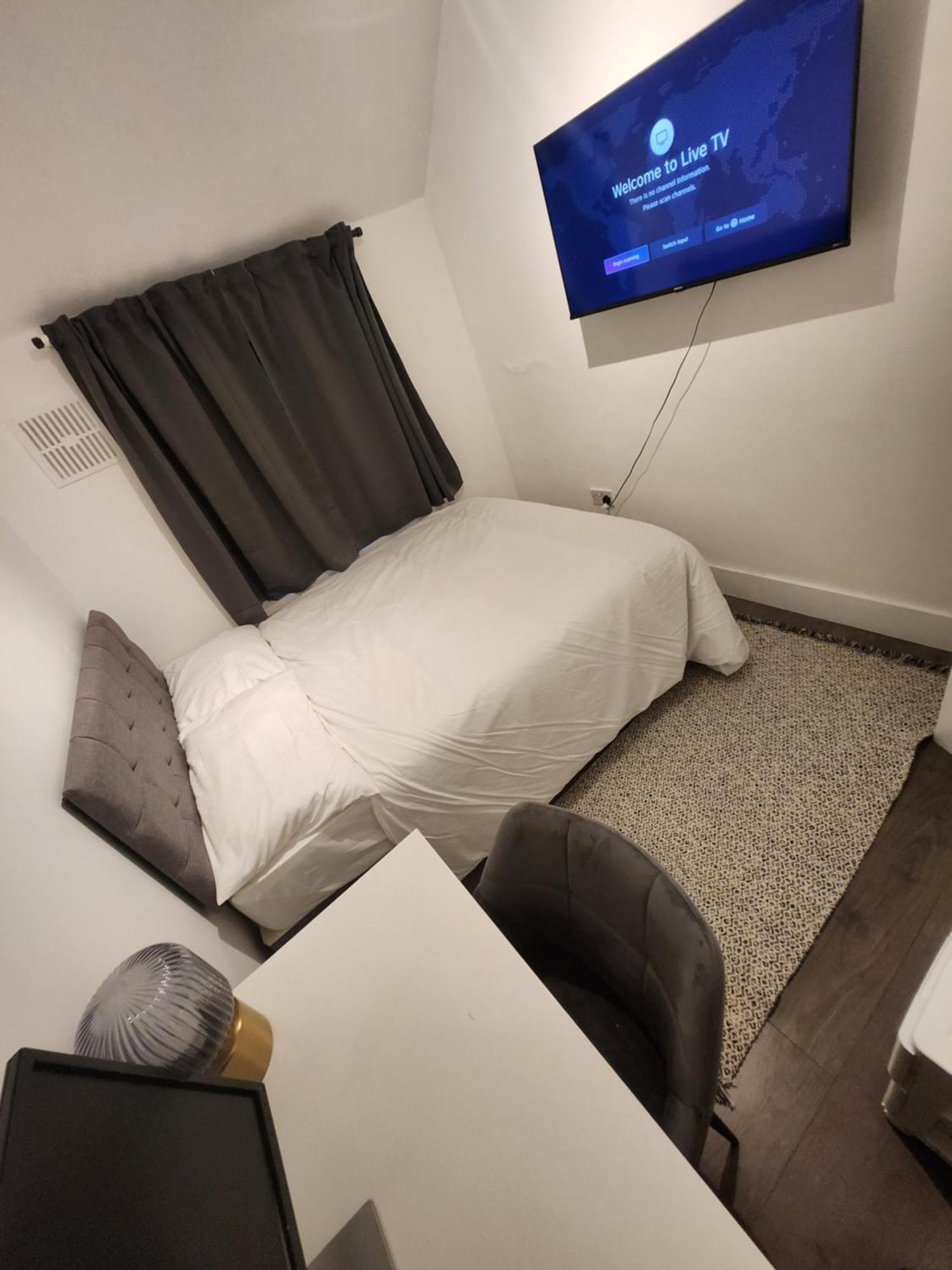 Flat With Work Station, Monitor, Smart Tv & Netflix Apartment London Ngoại thất bức ảnh