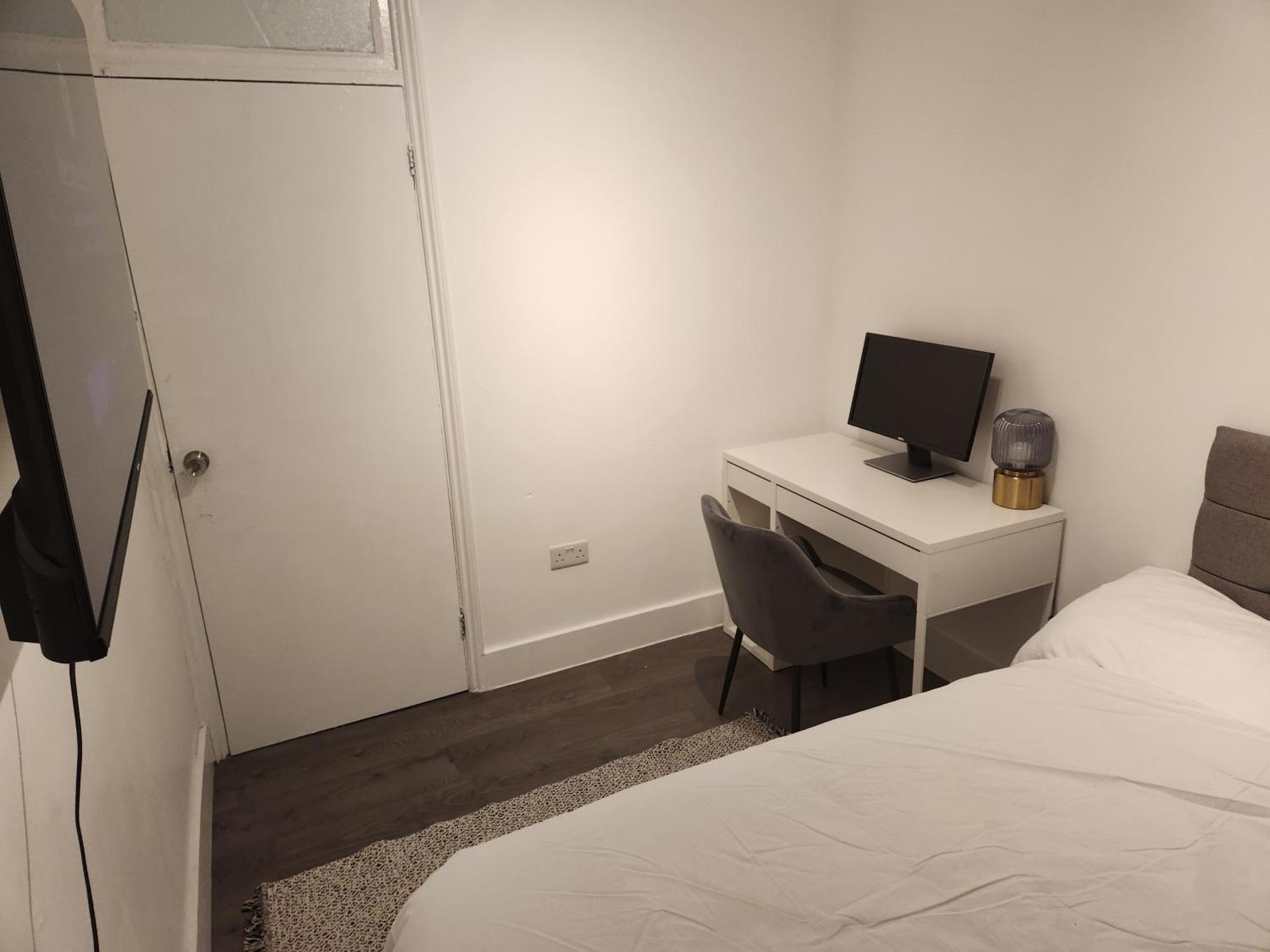 Flat With Work Station, Monitor, Smart Tv & Netflix Apartment London Ngoại thất bức ảnh