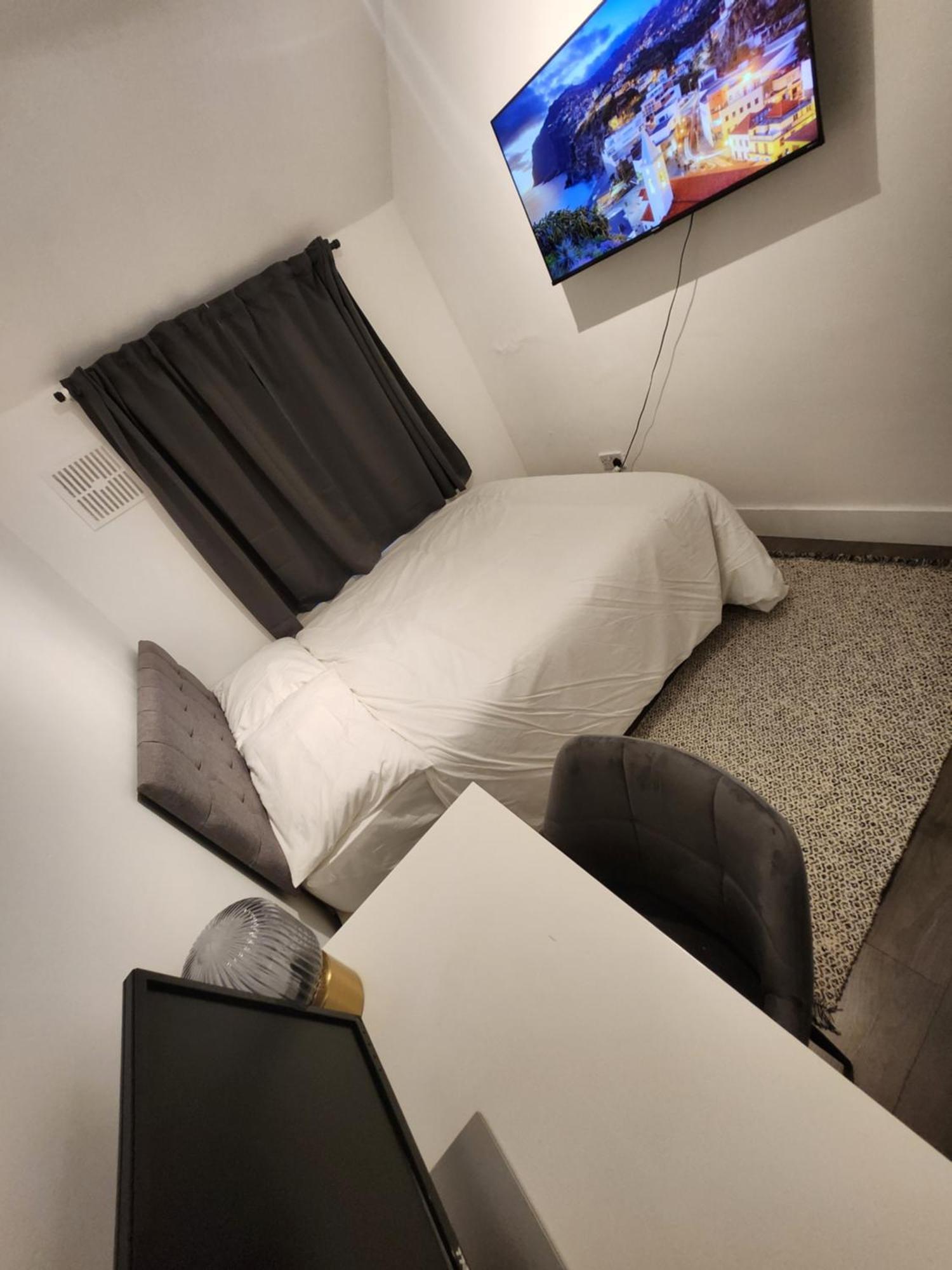 Flat With Work Station, Monitor, Smart Tv & Netflix Apartment London Ngoại thất bức ảnh