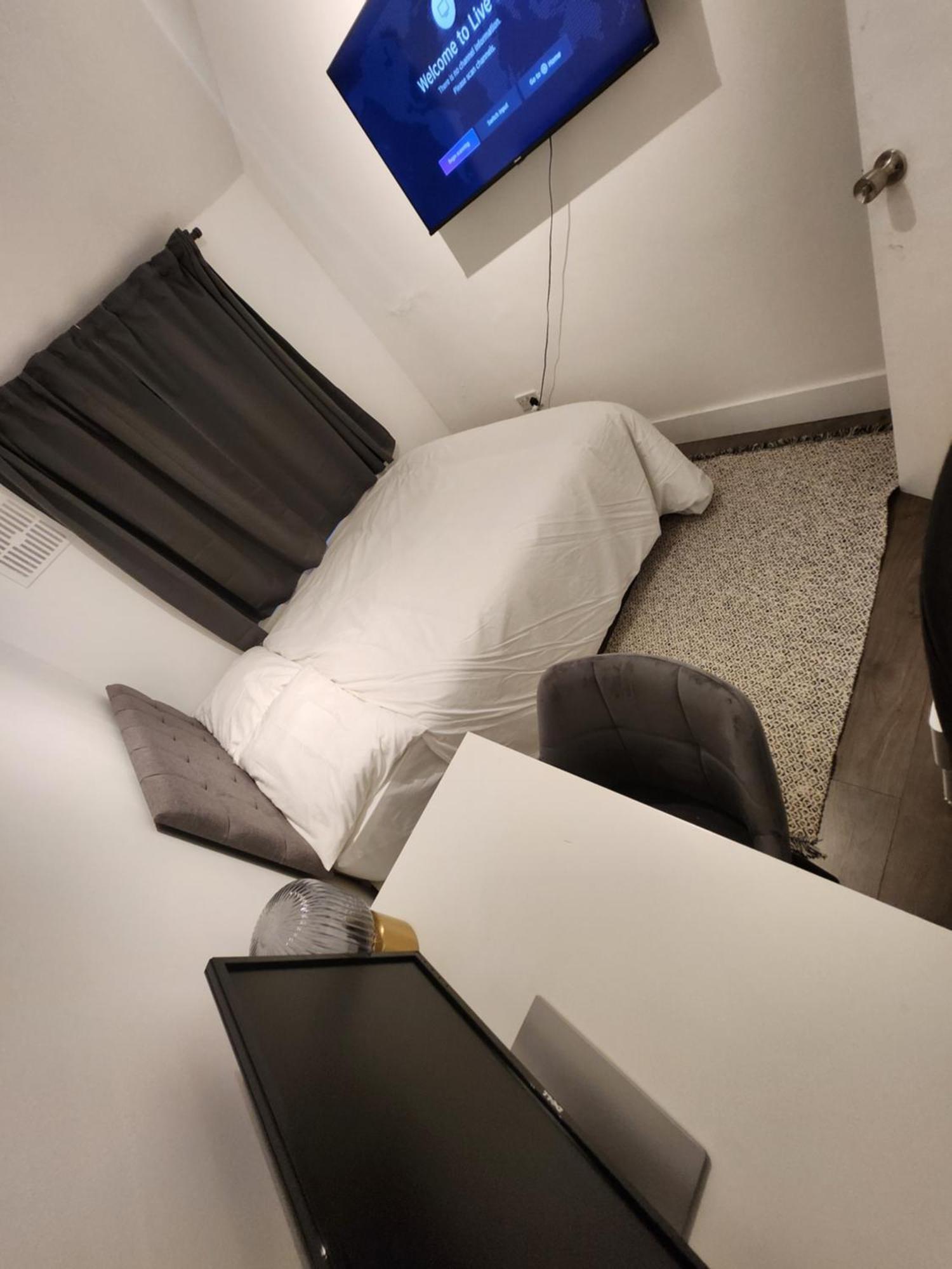 Flat With Work Station, Monitor, Smart Tv & Netflix Apartment London Ngoại thất bức ảnh