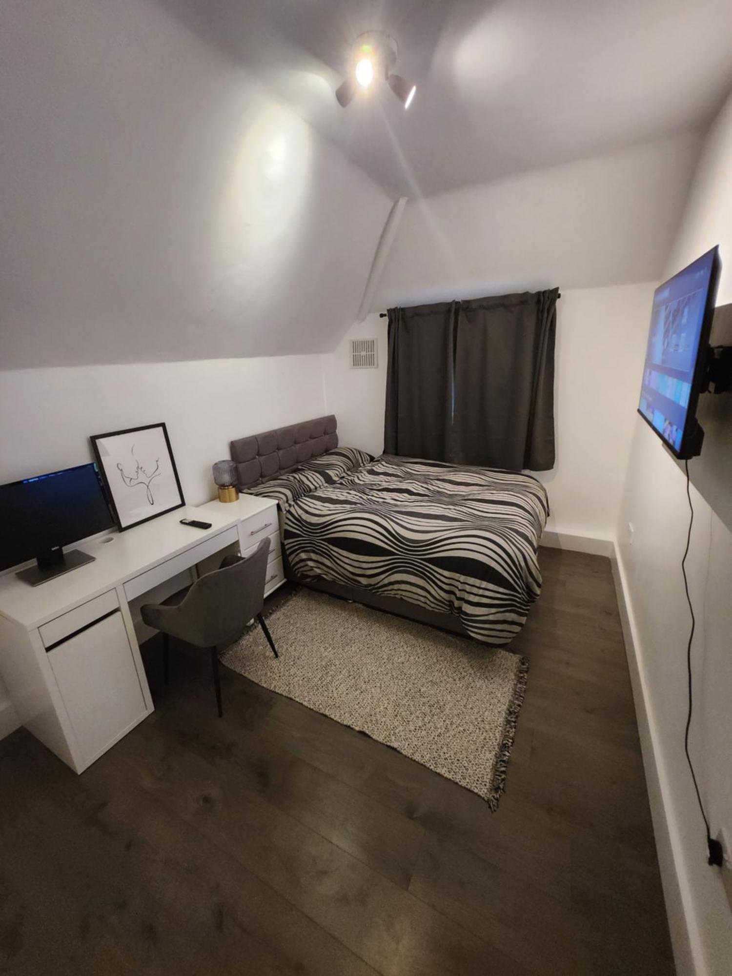 Flat With Work Station, Monitor, Smart Tv & Netflix Apartment London Ngoại thất bức ảnh