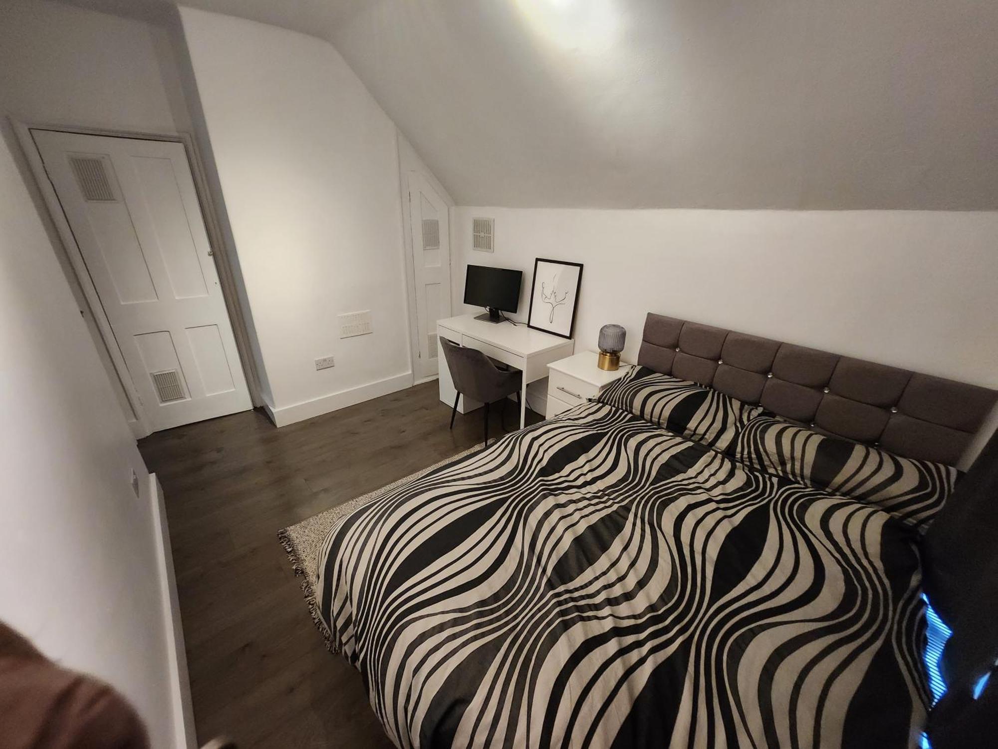 Flat With Work Station, Monitor, Smart Tv & Netflix Apartment London Ngoại thất bức ảnh