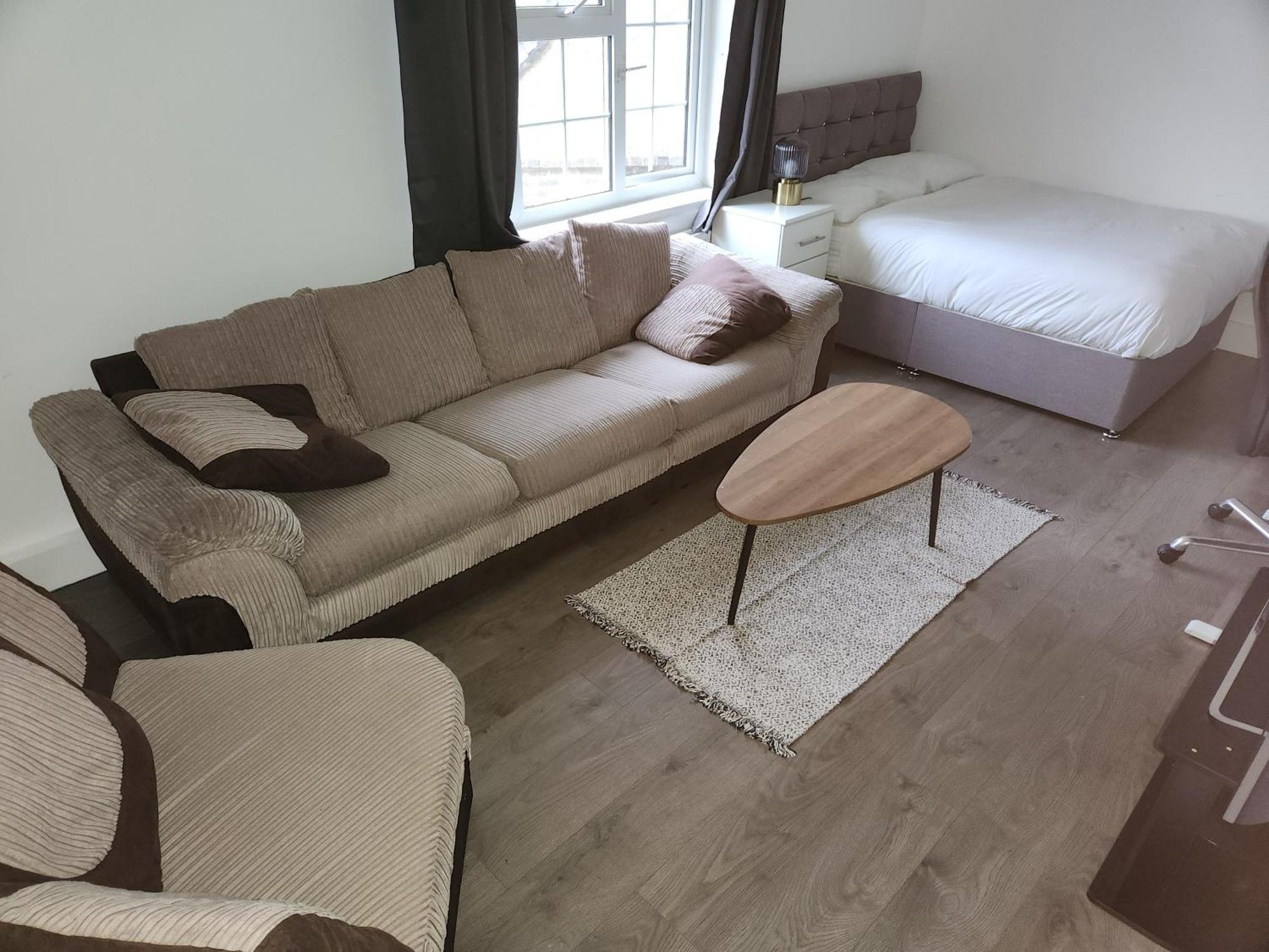 Flat With Work Station, Monitor, Smart Tv & Netflix Apartment London Ngoại thất bức ảnh