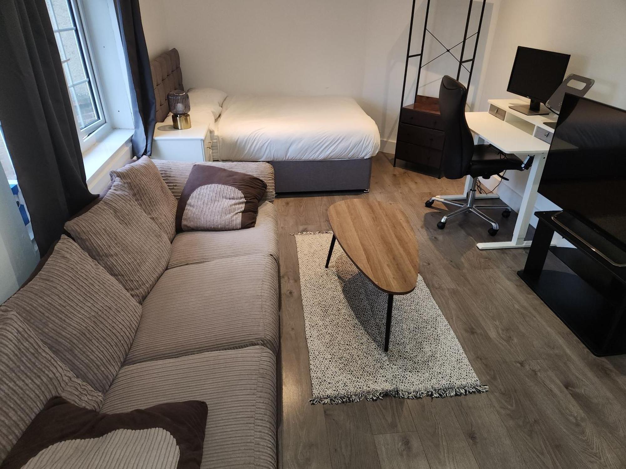 Flat With Work Station, Monitor, Smart Tv & Netflix Apartment London Ngoại thất bức ảnh