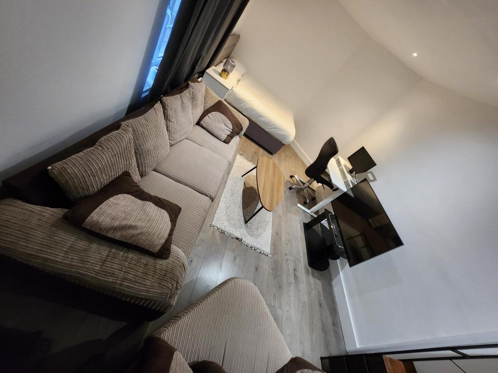 Flat With Work Station, Monitor, Smart Tv & Netflix Apartment London Ngoại thất bức ảnh
